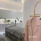 许多女明星的婚甲都是在他家做的 昆明已有很多店面了