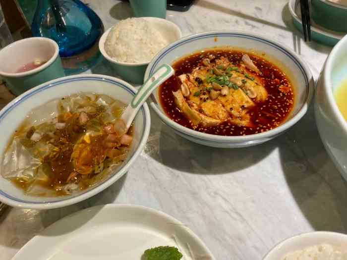 椒色(东阳银泰城店)-"第一次来这里,朋友推荐过来的,冲着酸菜鱼.