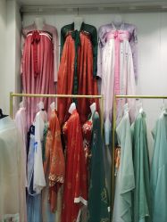 -古绫丝绸旗袍体验馆