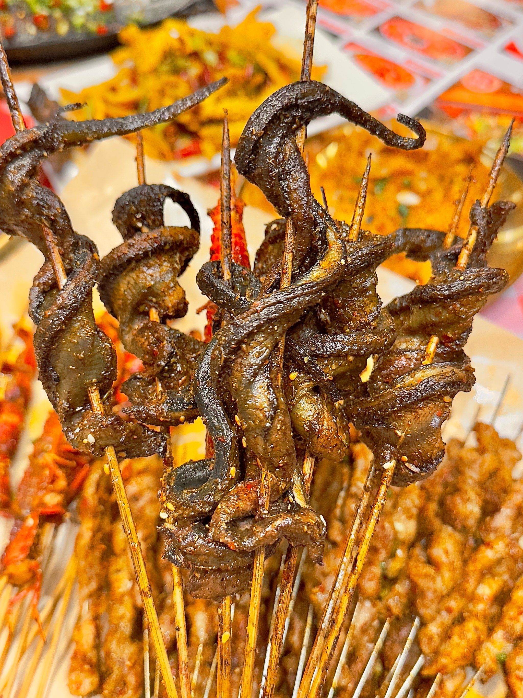 在武汉,乌啦啦同款烤鳝鱼,我看谁还没吃过