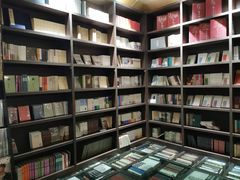 -钟书阁(松江泰晤士小镇店)