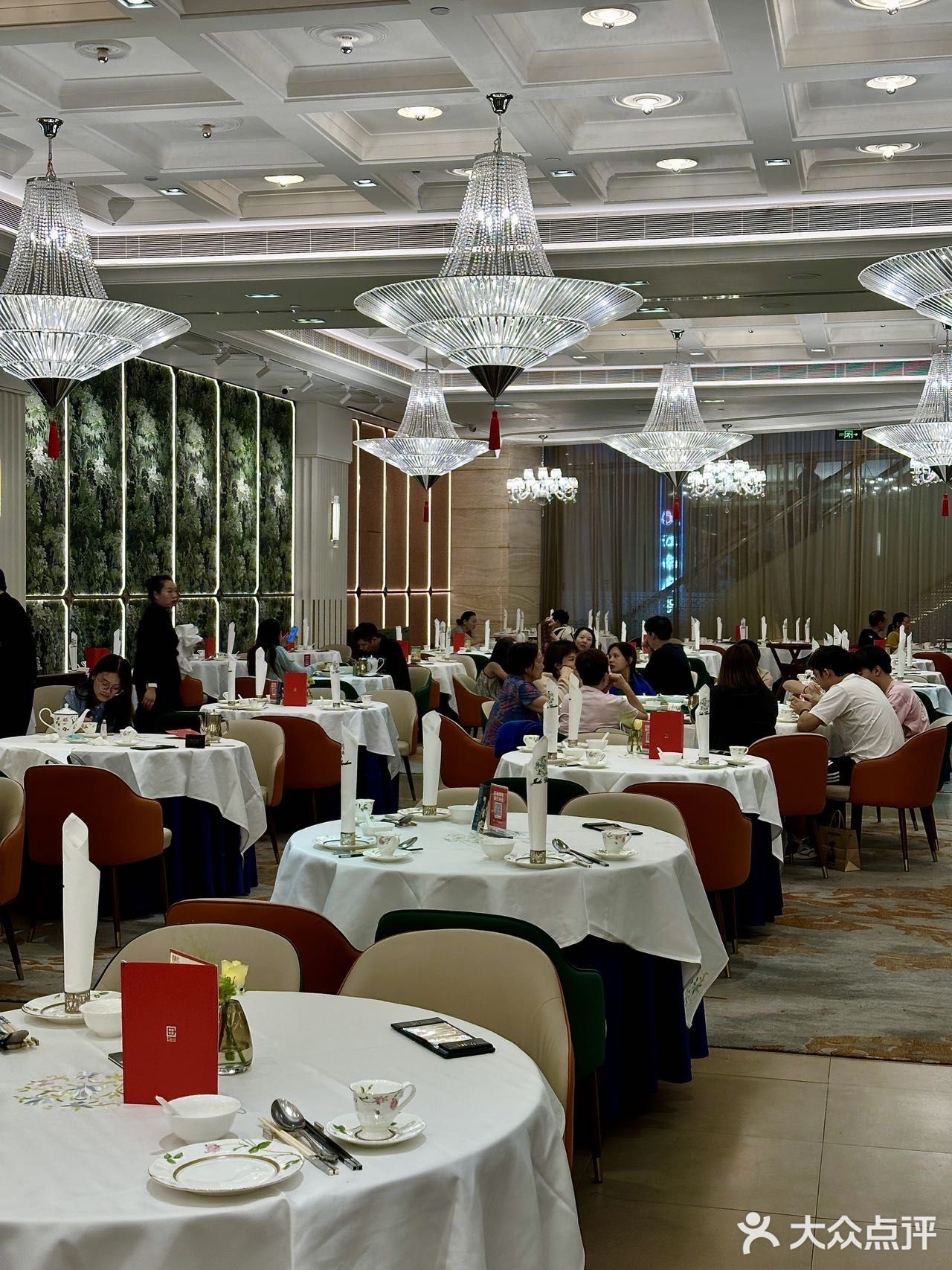 在广州❗️居然吃到了鲟龙鱼宴  