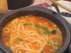 -花馬肆.云南过桥米线(汉神购物广场现场熬汤店)