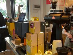 -彳亍咖啡·这里(水湾路店)