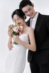 -喜爱高定婚纱摄影