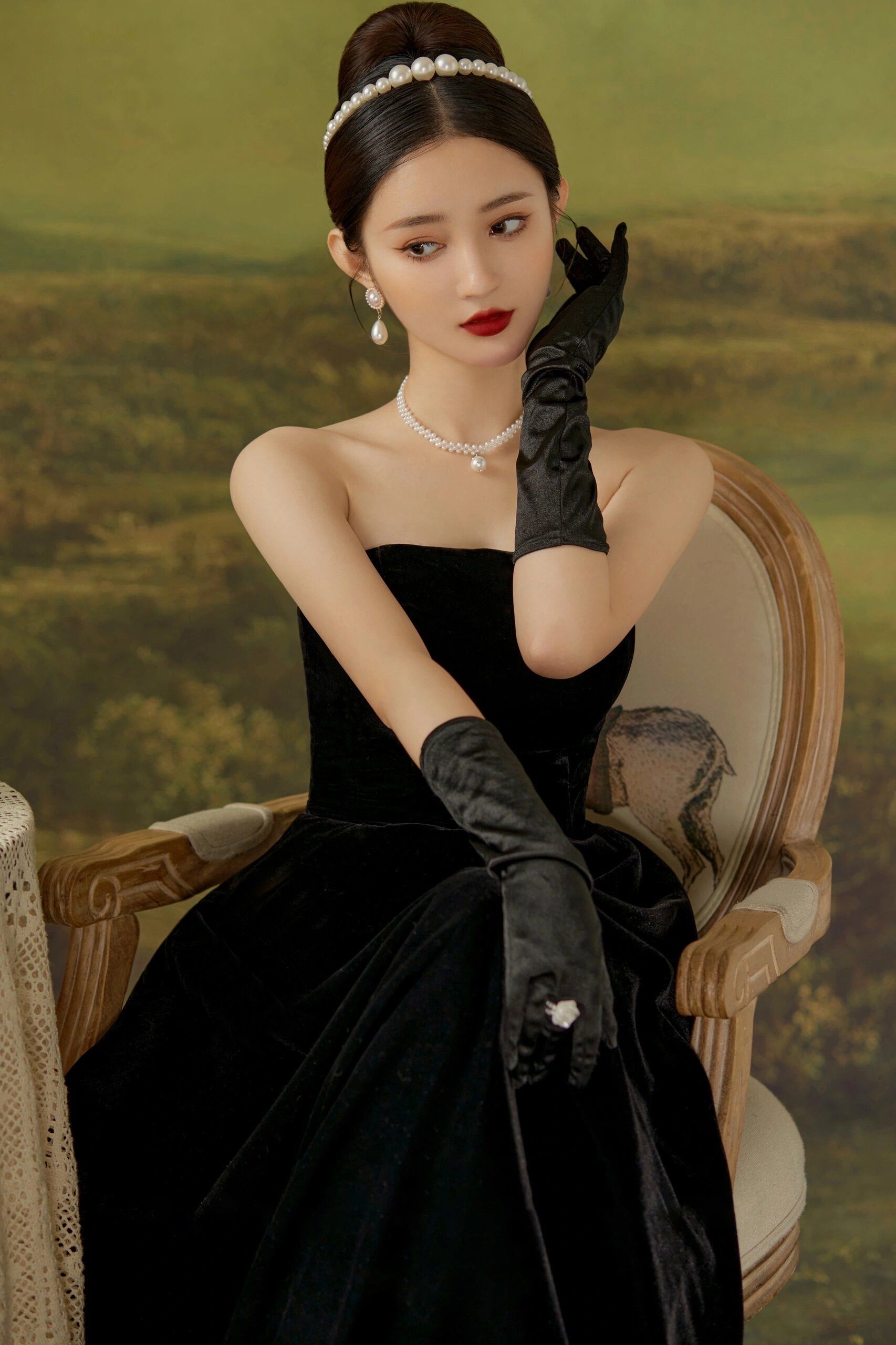 ||油画复古赫本小黑裙🎄💕
真的巨好看