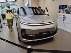 -理想汽车(世纪汇店)