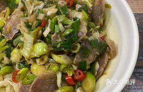 Garlic Stir-Fried Sausage Noodles