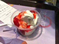 草莓新地-麦当劳(东苑丽宝商业广场店)