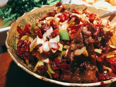 伊犁辣皮子炒肉配馍-楼兰新疆主题餐厅(悠方店)