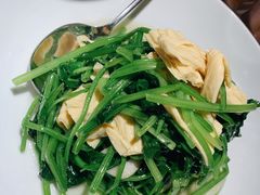红根菠菜炒鲜腐竹-船歌·鱼水饺青岛菜(闽江二路店)