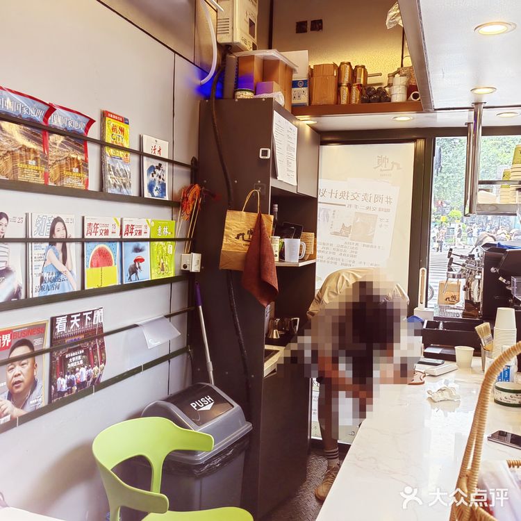 几帧，怀旧报刊亭里喝咖啡