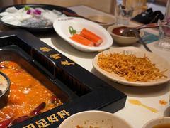 -老牌坊云南鱼豆花火锅(哈西万达店)