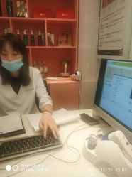 -LESSMORE科技头皮理容中心