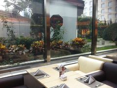 靠窗位-亮马河饭店翠雅咖啡厅