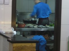 操作间是敞开的~~师傅的手都是很快的~~-京港生鲜(四道口店)