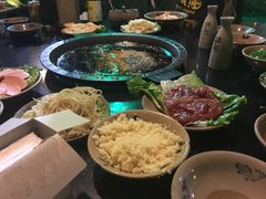 -茅草房·河畔园林火锅