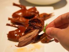 脆皮乳鸽-新荣记(BFC外滩金融中心店)
