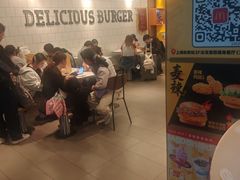 -麦当劳(上海虹桥站30B检票口楼上)