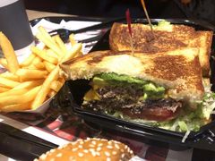 -The Habit Burger Grill 哈比特汉堡(复兴soho店)