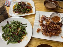 脆皮香猪肉-农夫人家餐饮