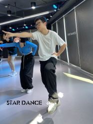 -STAR舞蹈工作室