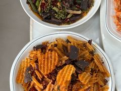 -丹水桥地锅鱼·翘嘴鲌·地方特色全鱼宴(丹江口大坝店)