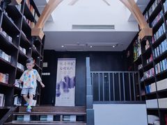 -钟书阁(松江泰晤士小镇店)