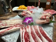 和牛六拼-明洞阿姨·韩式酱蟹烤肉·创意料理(三元桥店)