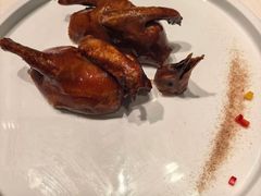 玻璃皮润烧乳鸽-北京厨房(西安SKP店)