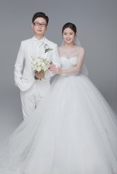 点击看大图 -挪娅婚纱摄影皇家会所