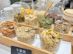 -上海虹桥中心爱琴海亚朵S酒店