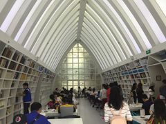 -钟书阁(松江泰晤士小镇店)