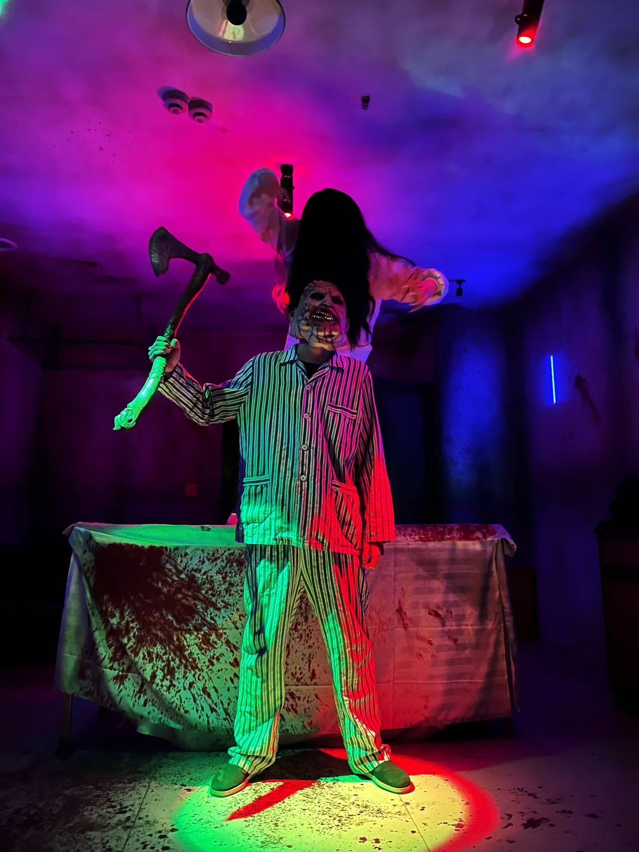 天堂疯人院
v实际上,这是一间鬼屋