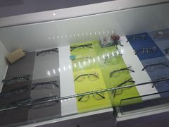 -提一眼镜·蔡司·依视路(小寨店)