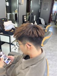 -藤野造型烫发染发