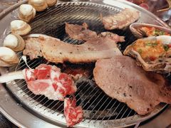 -围炉肉舍•炭烤活鳗•丹东海鲜烤肉(步行街店)