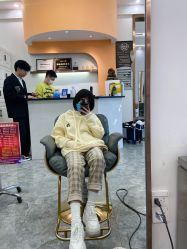 点击看大图 -V8潮牌·接发烫染连锁