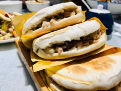 腊汁肉夹膜-大嘻咹biangbiang面(历史博物馆店)