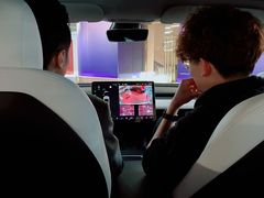 -TESLA 特斯拉(上海太古汇体验店)