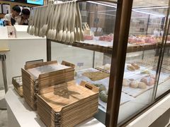 面包甜点陈列柜-奈雪的茶(华侨城创意园店)