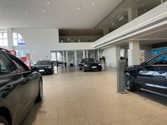 -上海冠松华奥奥迪4S店(张江店)