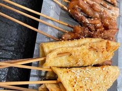 -何妹湿辣牛肉·粤式烧烤砂煲(桂雅路店)
