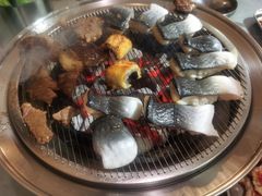 -围炉肉舍•炭烤活鳗•丹东海鲜烤肉(步行街店)