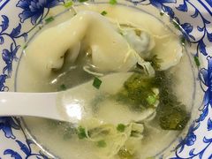 猪油渣菜肉大馄饨-老桐椿 · 上海大馄饨