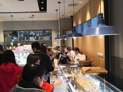 -巴黎贝甜(大宁国际商业广场店)