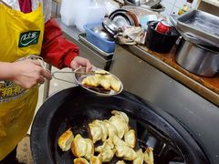 -黄阿姨锅贴大王(万航渡路店)