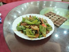 尖椒炒腩肉-正宗高流河饭店原创风姜鸡