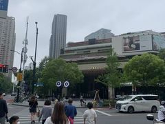 -瑞虹新天地月亮湾