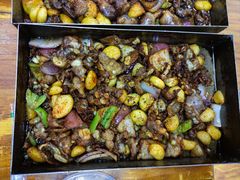 -老东镇啤酒屋海鲜加工·蒸汽海鲜·海鲜烧烤(台东店)